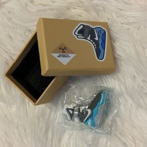 Airmag keychain in box and original packaging